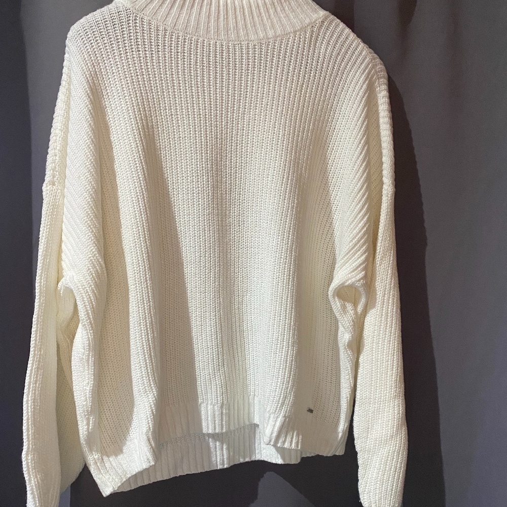 CLEARANCE. Hollister mock turtleneck sweater